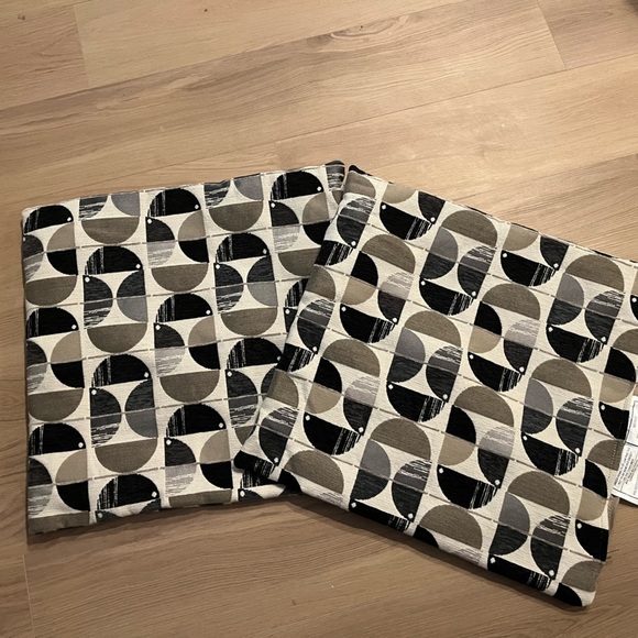 (3/$15‼️) NWT Set of 2 Pillowcase covers - Picture 1 of 1